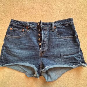 Levi’s Women’s High Waisted Blue Denim Shorts Size 32
